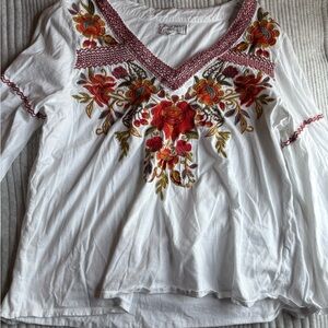 Johnny Was Workshop white floral embroidered tunic blouse